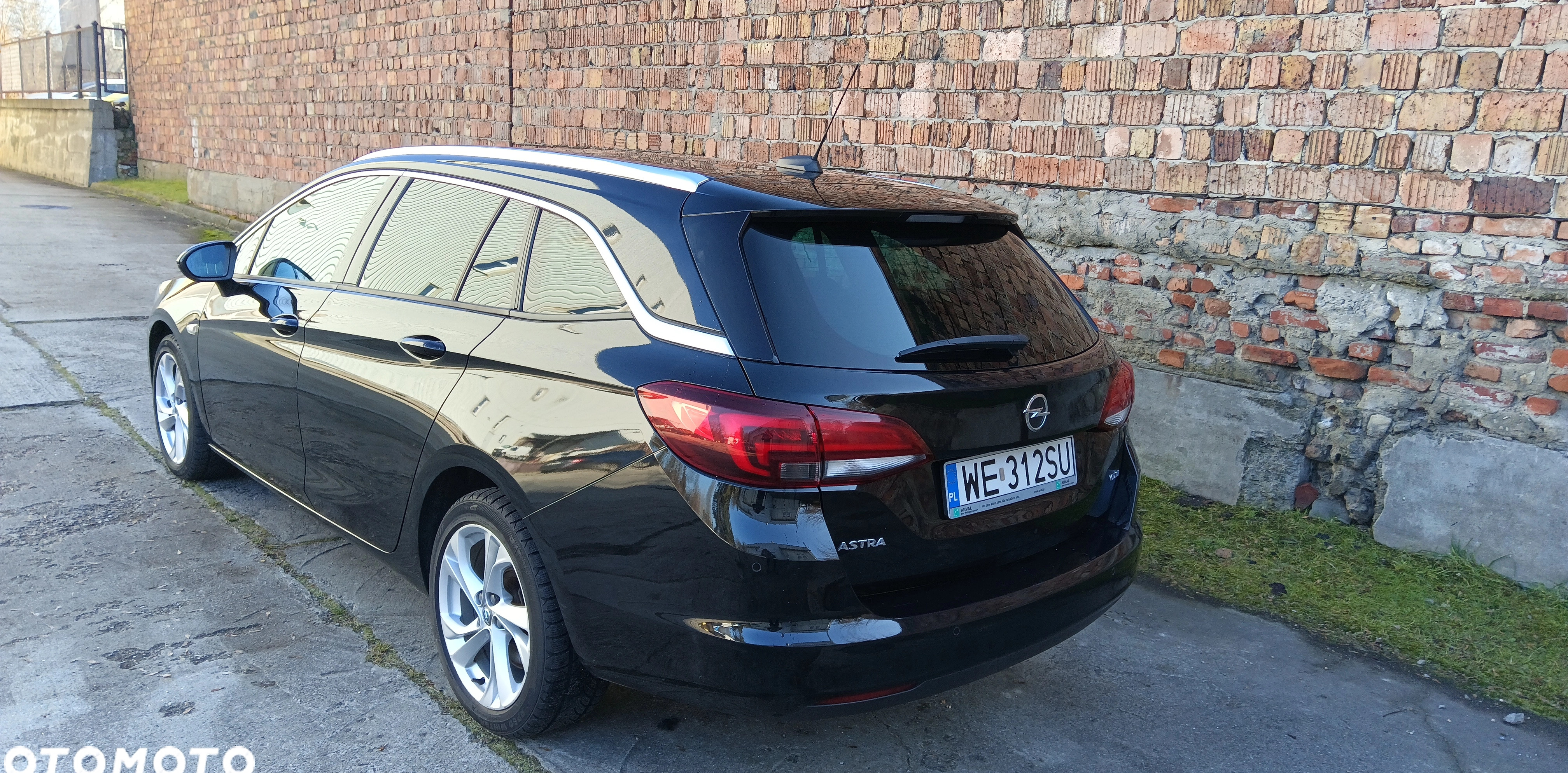 Opel Astra cena 46500 przebieg: 167500, rok produkcji 2018 z Katowice małe 137